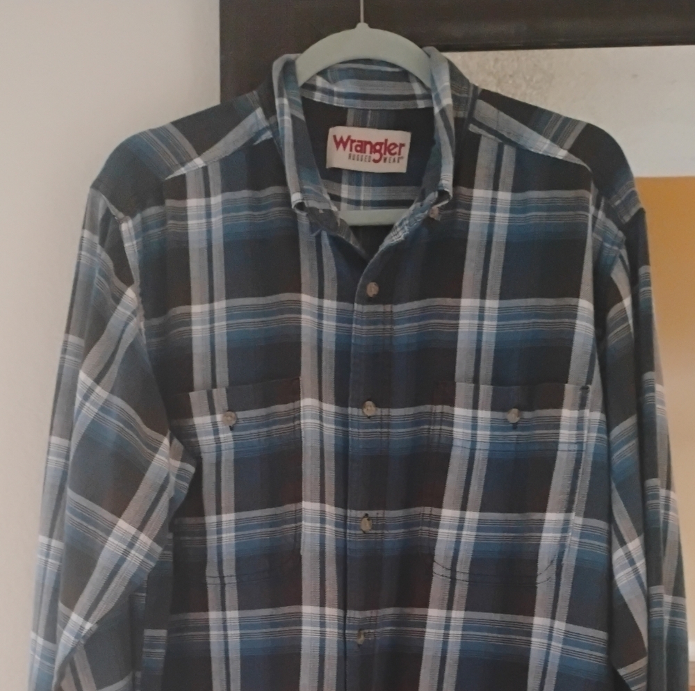 Wrangler Men's Navy and White Plaid Shirt